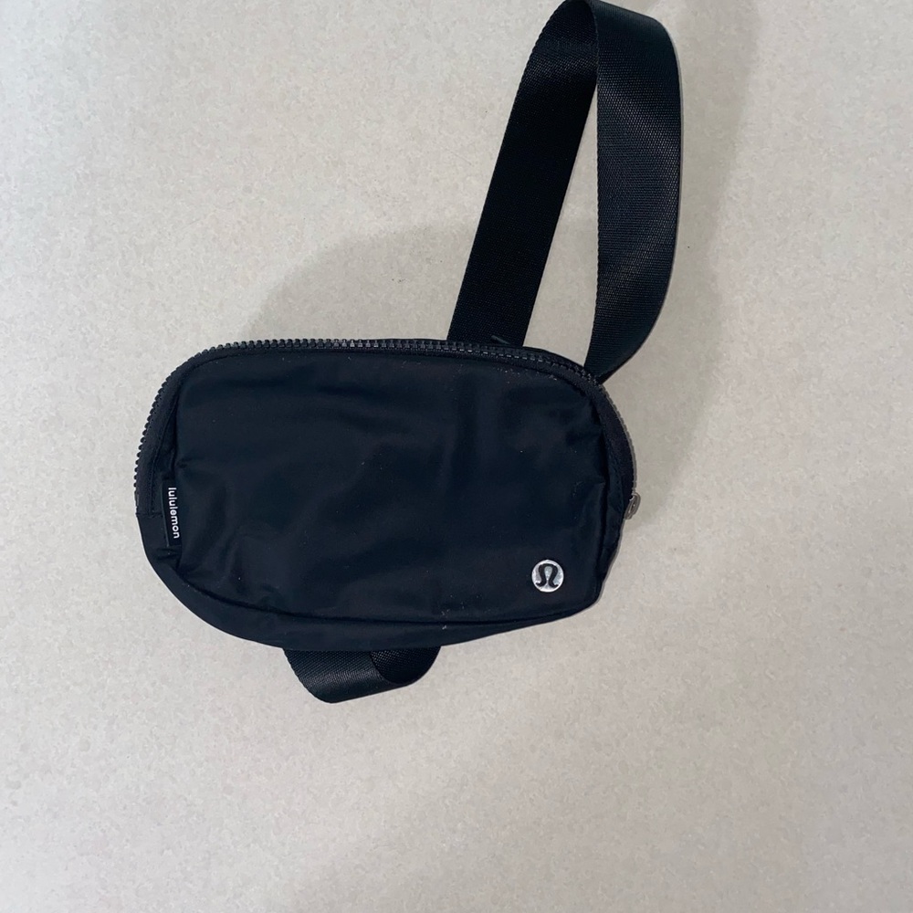 Black Lululemon EBB
